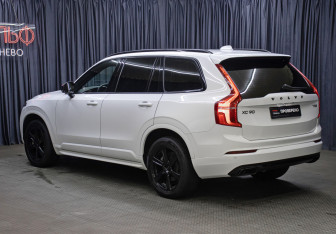 Подержанный автомобиль Volvo XC90 2019 года (6 фото)