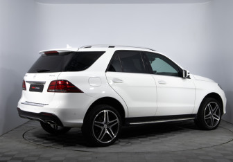 Подержанный автомобиль Mercedes-Benz GLE 2015 года (5 фото)