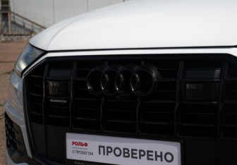 Подержанный автомобиль Audi Q7 2021 года (17 фото)