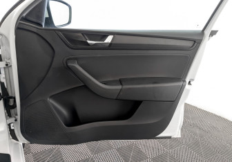 Подержанный автомобиль Skoda Rapid Liftback 2019 года (24 фото)