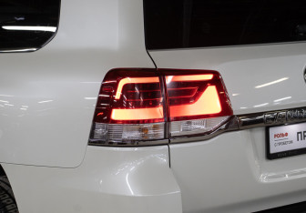 Подержанный автомобиль Toyota Land Cruiser Suv 2018 года (25 фото)