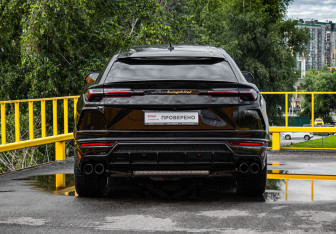 Подержанный автомобиль Lamborghini Urus 2020 года (6 фото)