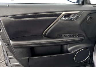 Подержанный автомобиль Lexus RX 2018 года (18 фото)