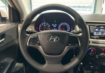 Подержанный автомобиль Hyundai Solaris Sedan 2020 года (13 фото)