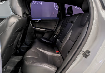 Подержанный автомобиль Volvo XC60 2017 года (12 фото)