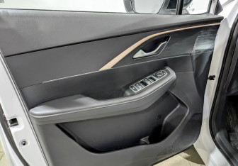 Подержанный автомобиль Omoda C5 2024 года (19 фото)