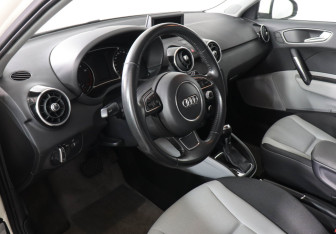 Подержанный автомобиль Audi A1 2012 года (9 фото)