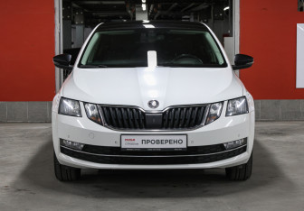 Подержанный автомобиль Skoda Octavia Liftback 2019 года (2 фото)