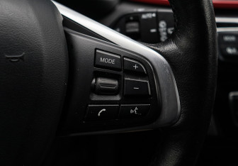 Подержанный автомобиль BMW X1 2017 года (21 фото)