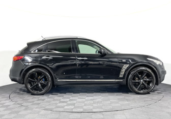 Подержанный автомобиль Infiniti FX 2009 года (4 фото)