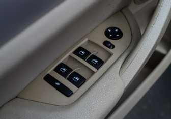 Подержанный автомобиль BMW X1 2013 года (13 фото)