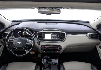 Подержанный автомобиль Kia Sorento 2018 года (14 фото)