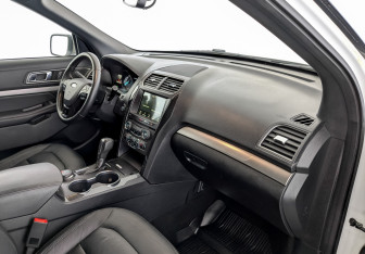 Подержанный автомобиль Ford Explorer 2018 года (11 фото)