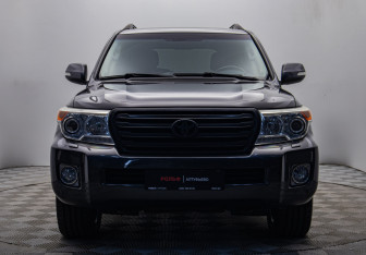 Подержанный автомобиль Toyota Land Cruiser Suv 2012 года (6 фото)