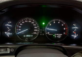 Подержанный автомобиль Toyota Land Cruiser Suv 2002 года (25 фото)
