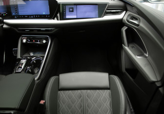 Подержанный автомобиль Audi Q5 2025 года (25 фото)