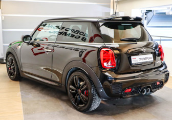 Подержанный автомобиль MINI Hatch 2021 года (6 фото)