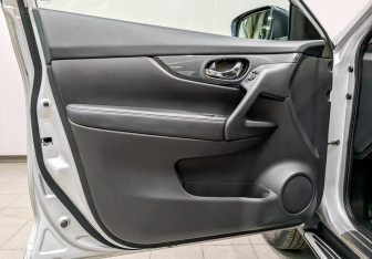 Подержанный автомобиль Nissan X-Trail 2017 года (20 фото)