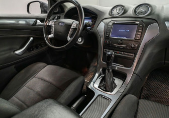 Подержанный автомобиль Ford Mondeo Sedan 2013 года (10 фото)