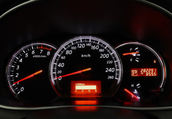 Подержанный автомобиль Nissan Teana 2010 года (11 фото)