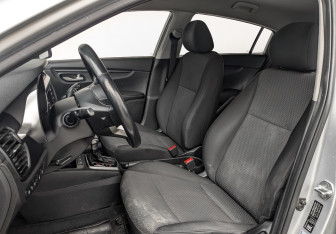 Подержанный автомобиль Kia Rio Hatchback 2021 года (19 фото)