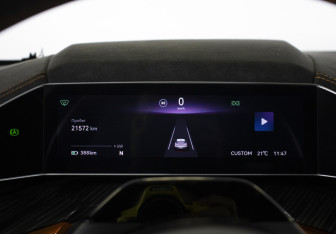 Подержанный автомобиль Zeekr 001 2023 года (11 фото)