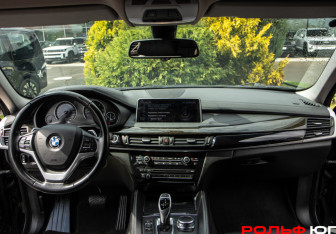 Подержанный автомобиль BMW X6 2017 года (10 фото)
