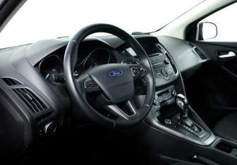 Подержанный автомобиль Ford Focus Hatchback 2018 года (10 фото)
