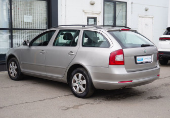 Подержанный автомобиль Skoda Octavia Wagon 2009 года (7 фото)