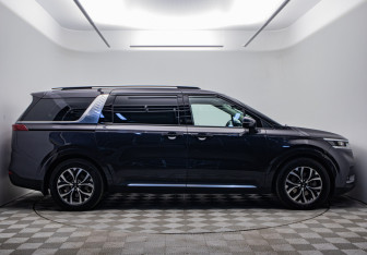 Подержанный автомобиль Kia Carnival 2021 года (6 фото)
