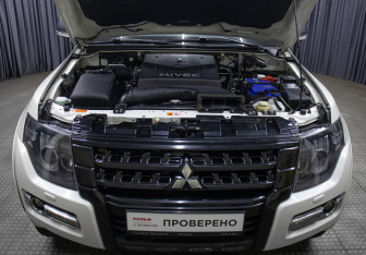 Подержанный автомобиль Mitsubishi Pajero 2019 года (9 фото)