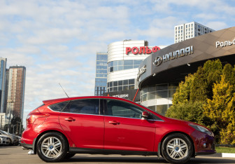 Подержанный автомобиль Ford Focus Hatchback 2012 года (3 фото)