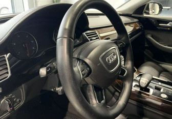 Подержанный автомобиль Audi A8 2015 года (12 фото)