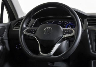 Подержанный автомобиль Volkswagen Tiguan 2021 года (12 фото)