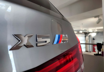 Подержанный автомобиль BMW X5 M 2015 года (33 фото)