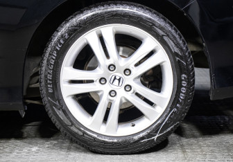 Подержанный автомобиль Honda Accord Coupe 2012 года (26 фото)