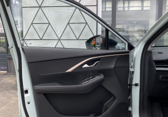 Подержанный автомобиль Omoda C5 2023 года (18 фото)