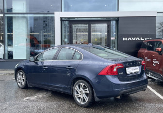 Подержанный автомобиль Volvo S60 2010 года (7 фото)