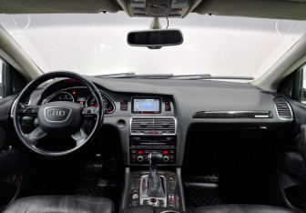 Подержанный автомобиль Audi Q7 2014 года (14 фото)