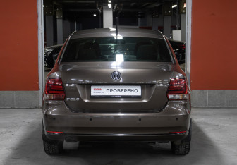 Подержанный автомобиль Volkswagen Polo Sedan 2015 года (6 фото)