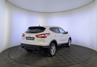 Подержанный автомобиль Nissan Qashqai 2014 года (5 фото)