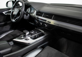Подержанный автомобиль Audi Q7 2019 года (10 фото)