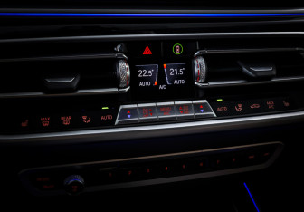 Подержанный автомобиль BMW X7 2021 года (20 фото)
