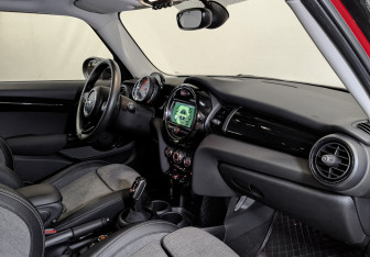 Подержанный автомобиль MINI Hatch 2019 года (10 фото)
