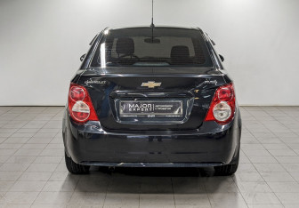 Подержанный автомобиль Chevrolet Aveo Sedan 2013 года (6 фото)