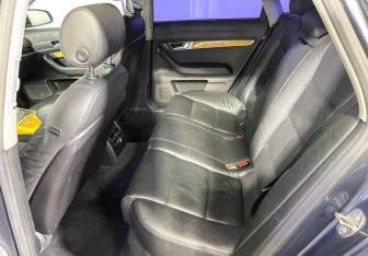 Подержанный автомобиль Audi A6 Sedan 2006 года (13 фото)