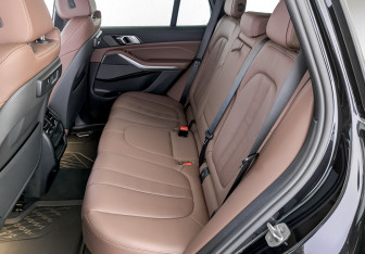 Подержанный автомобиль BMW X5 2021 года (12 фото)