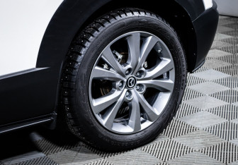 Подержанный автомобиль Mazda CX-30 2023 года (15 фото)