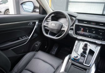 Подержанный автомобиль Geely Atlas Pro 2023 года (13 фото)