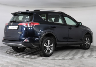 Подержанный автомобиль Toyota RAV4 2016 года (5 фото)